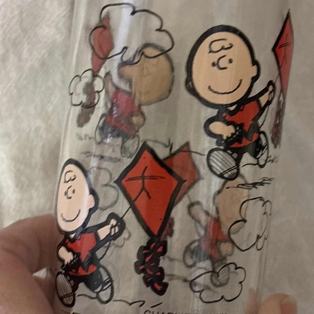 Vintage 1950 PEANUTS CHARLIE BROWN FLYING KITE GLASS ~‎ United Feature Syndicate
